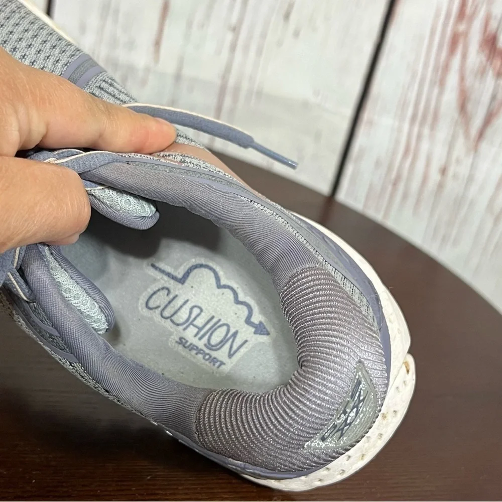 Brooks Gray Women’s Athletic Shoes Breathable Mesh Cushioned Midsole 10.5 GUC